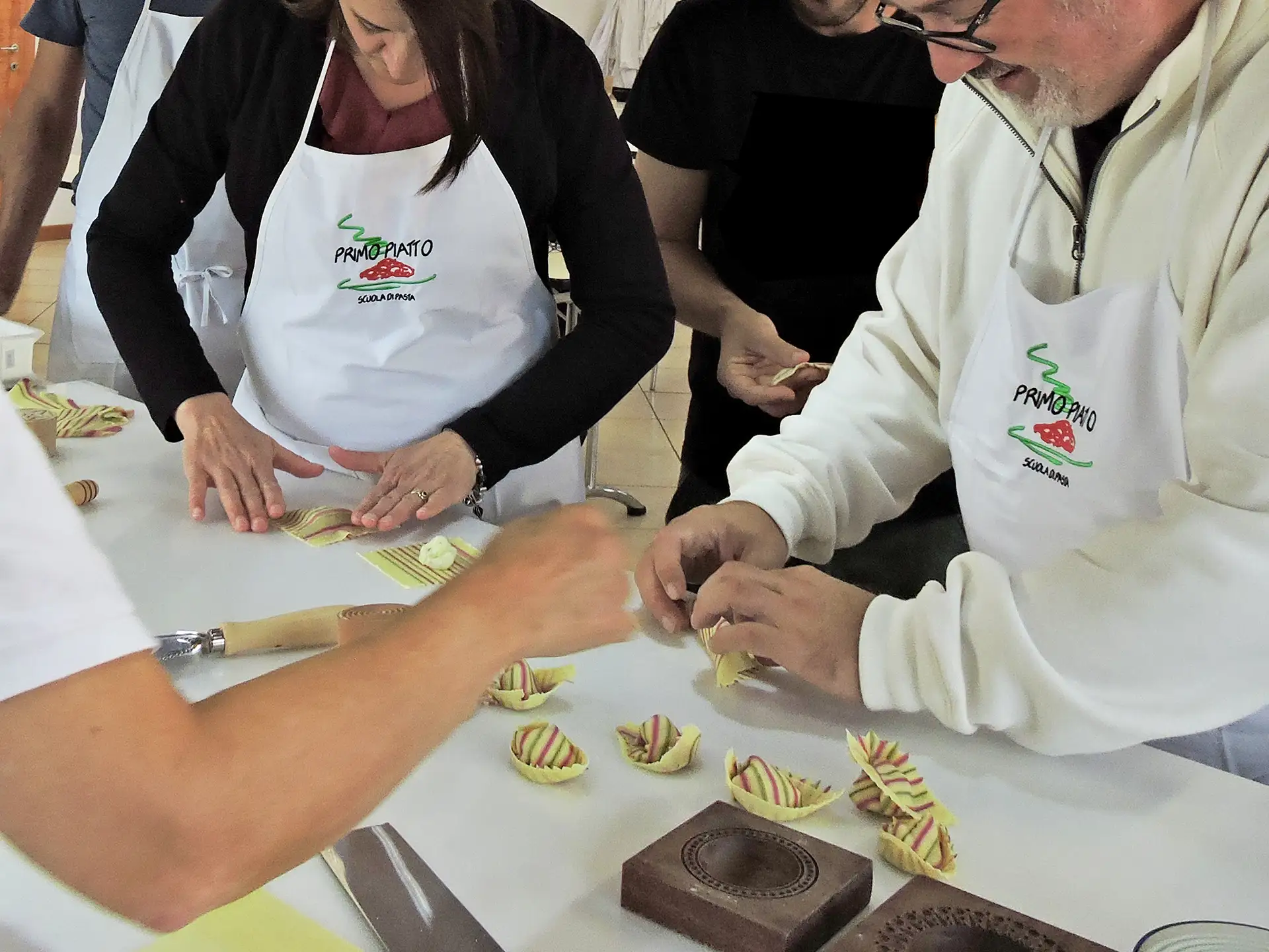 Futuri Pastai Imparano A Chiudere I Tortelli